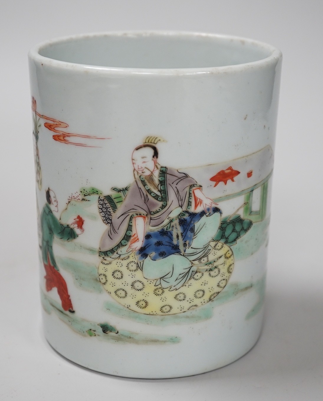 A Chinese famille verte brush pot, 13cm